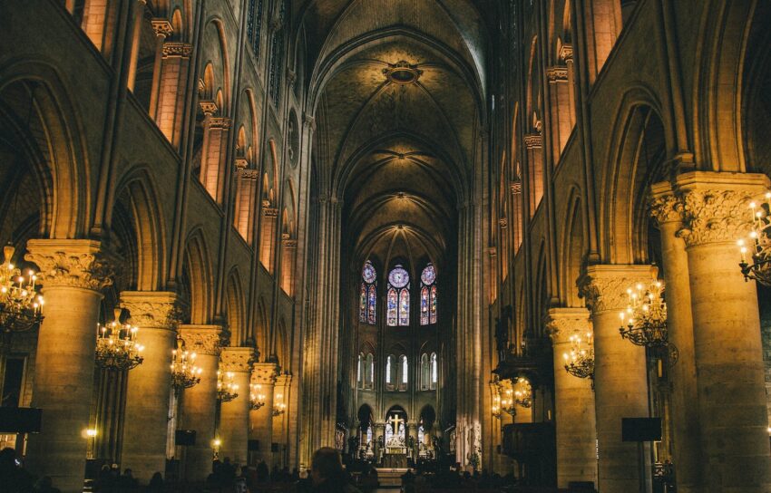 Notre Dame: Simbolul istoric și cultural al Parisului