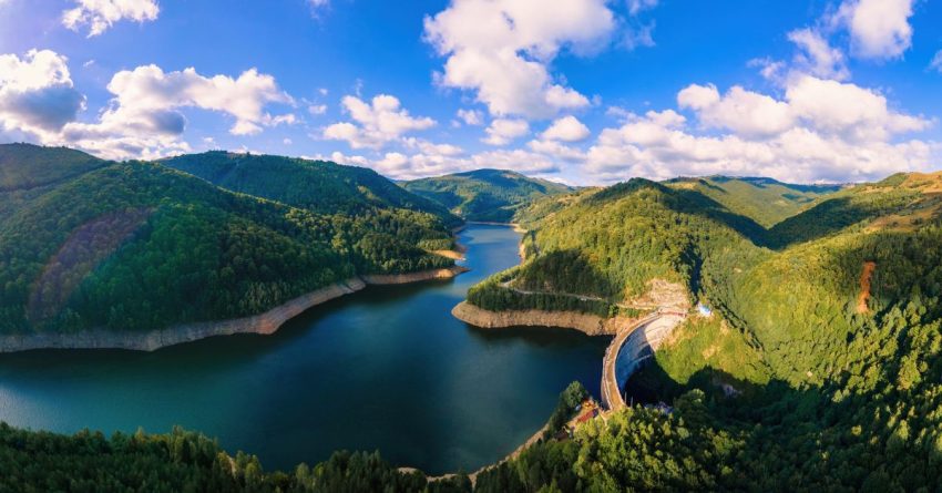 Lacul Oașa – colosul de apă al Munților Șureanu